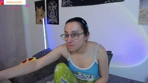 Snapshot of little__ammy chatting on 05/08/26, 08:52 little__ammy online show from 05/08/26, 08:52