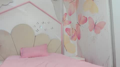 little__doll18 online show from 12/22/25, 10:01