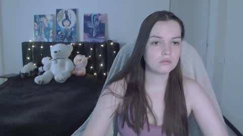 Snapshot of little__flowers chatting on 09/21/25, 07:21 little__flowers online show from 09/21/25, 07:21