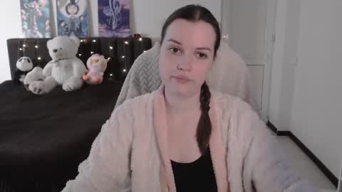 Snapshot of little__flowers chatting on 10/18/25, 08:04 little__flowers online show from 10/18/25, 08:04