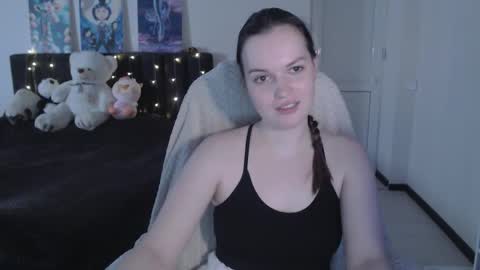 Snapshot of little__flowers chatting on 10/19/25, 07:42 little__flowers online show from 10/19/25, 07:42