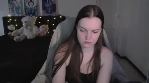 Snapshot of little__flowers chatting on 10/20/25, 08:15 little__flowers online show from 10/20/25, 08:15