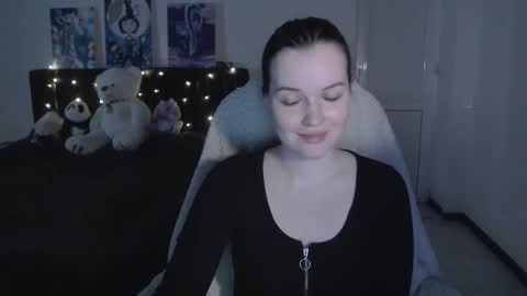 Snapshot of little__flowers chatting on 10/25/25, 08:55 little__flowers online show from 10/25/25, 08:55