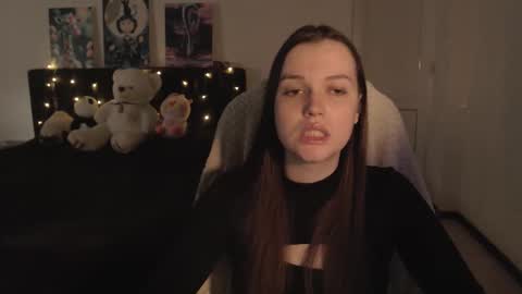 Snapshot of little__flowers chatting on 10/27/25, 09:57 little__flowers online show from 10/27/25, 09:57