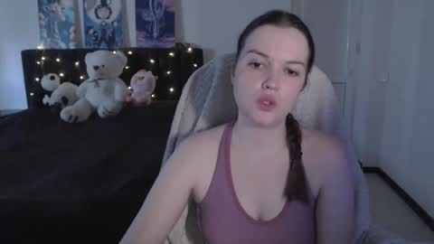 Snapshot of little__flowers chatting on 11/01/25, 09:00 little__flowers online show from 11/01/25, 09:00