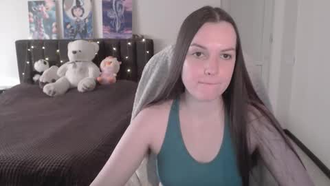 Snapshot of little__flowers chatting on 11/08/25, 06:35 little__flowers online show from 11/08/25, 06:35