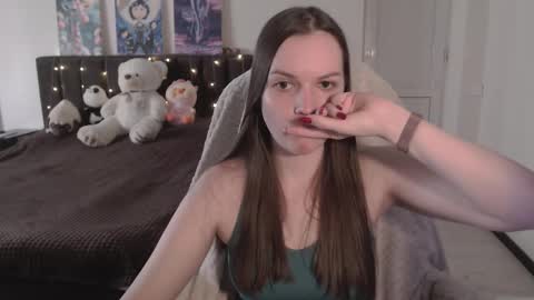 Snapshot of little__flowers chatting on 11/11/25, 09:31 little__flowers online show from 11/11/25, 09:31