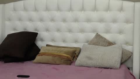 Iris online show from 01/13/25, 04:07