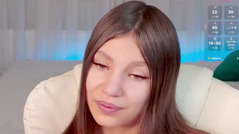 Snapshot of little__lunaa chatting on 12/18/25, 10:43 online show from 12/18/25, 10:43