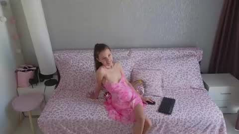 Snapshot of little__lunaa chatting on 06/25/26, 11:59 online show from 06/25/26, 11:59