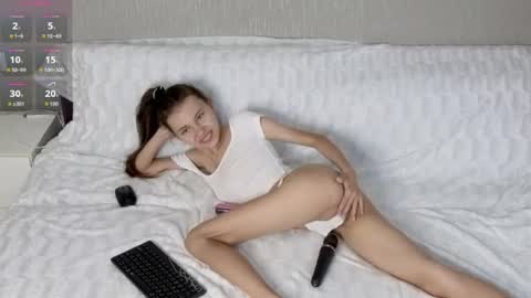 Snapshot of little__lunaa chatting on 07/24/26, 10:57 online show from 07/24/26, 10:57
