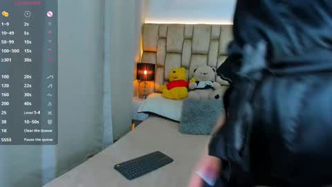 Sophie ---- connected from 1400 to 2100 Colombia time online show from 09/18/25, 08:44