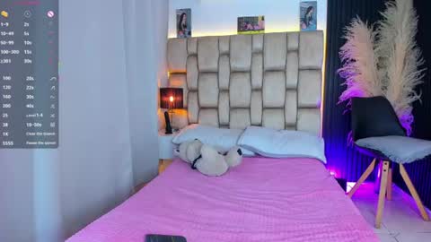 Snapshot of little__sophie18 chatting on 06/18/26, 07:29 Sophie ---- connected from 1400 to 2100 Colombia time online show from 06/18/26, 07:29