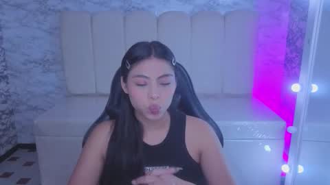 Snapshot of little_angelina_v chatting on 11/18/25, 03:12 Hi Stream 800am to 200pm online show from 11/18/25, 03:12