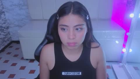 Snapshot of little_angelina_v chatting on 11/18/25, 03:16 Hi Stream 800am to 200pm online show from 11/18/25, 03:16