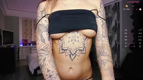 Snapshot of little_birdy chatting on 12/23/24, 02:28 Birdy online show from 12/23/24, 02:28