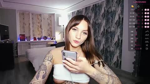 Snapshot of little_birdy chatting on 01/02/25, 04:24 Birdy online show from 01/02/25, 04:24