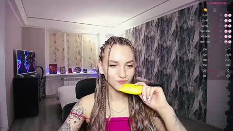 Snapshot of little_birdy chatting on 03/08/25, 05:54 Birdy online show from 03/08/25, 05:54