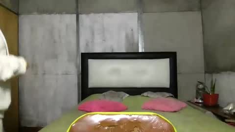 Snapshot of little_devil_diablita90 chatting on 02/16/25, 02:42 Diablita online show from 02/16/25, 02:42