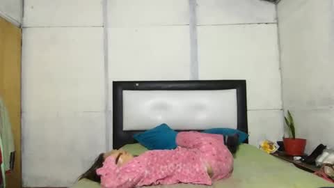 Snapshot of little_devil_diablita90 chatting on 10/10/25, 12:15 Diablita online show from 10/10/25, 12:15