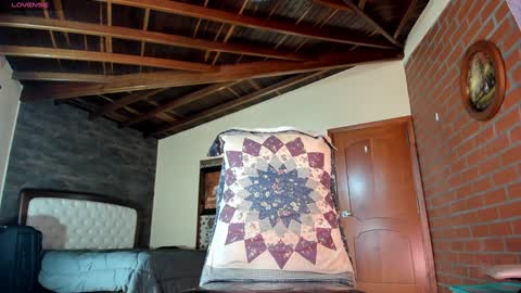 Izzi online show from 12/22/25, 05:43