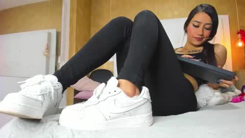   online show from 10/30/25, 01:34