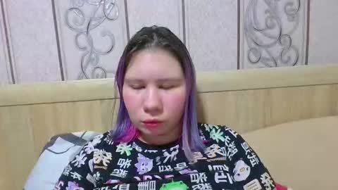 Snapshot of little_kitsune chatting on 09/24/25, 06:00 Rachel online show from 09/24/25, 06:00