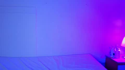 Snapshot of little_lilith_apple chatting on 11/18/25, 09:19 little_lilith_apple online show from 11/18/25, 09:19