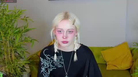 Lill online show from 06/19/26, 09:24