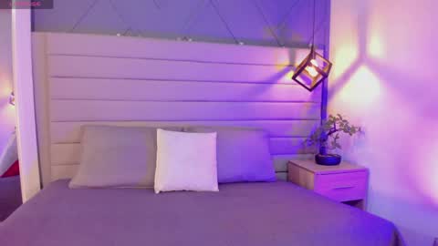 Luna online show from 04/08/26, 11:54