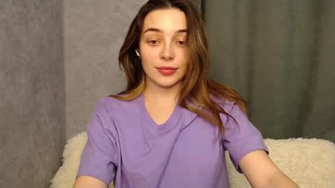 Mia   Im online every day 1530 PM in New York  2030 PM in London online show from 12/08/24, 08:58