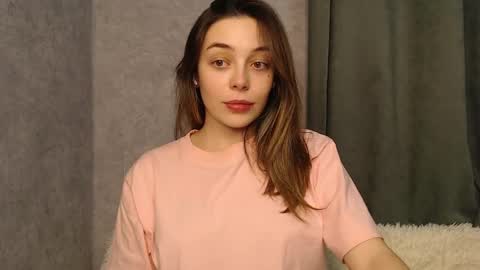 Mia   Im online every day 1530 PM in New York  2030 PM in London online show from 12/12/24, 08:32