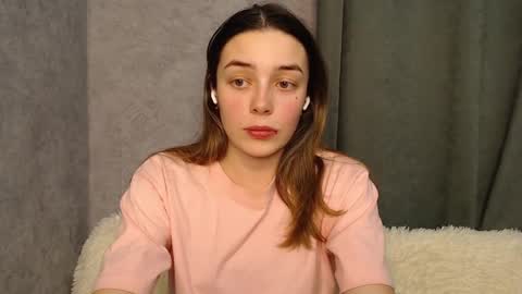 Mia   Im online every day 1530 PM in New York  2030 PM in London online show from 12/16/24, 08:37