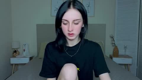 Snapshot of little_mollee chatting on 11/11/25, 09:48 little_mollee online show from 11/11/25, 09:48