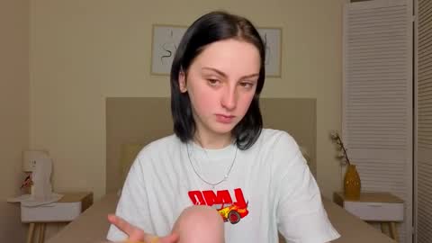 Snapshot of little_mollee chatting on 11/23/25, 04:01 little_mollee online show from 11/23/25, 04:01