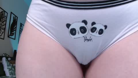 Snapshot of little_pearl_ chatting on 02/12/25, 05:58 Adaline online show from 02/12/25, 05:58