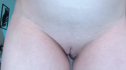 Snapshot of little_pearl_ chatting on 02/14/25, 08:52 Adaline online show from 02/14/25, 08:52