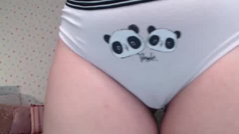 Snapshot of little_pearl_ chatting on 09/15/25, 04:45 Adaline online show from 09/15/25, 04:45