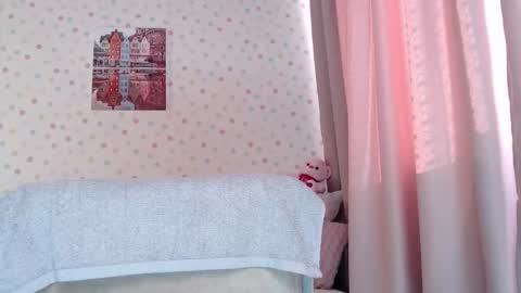 Snapshot of little_pearl_ chatting on 09/18/25, 05:09 Adaline online show from 09/18/25, 05:09