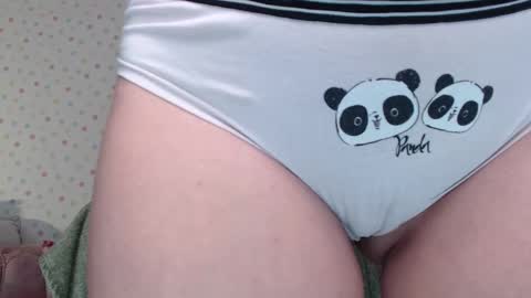 Snapshot of little_pearl_ chatting on 09/20/25, 05:08 Adaline online show from 09/20/25, 05:08