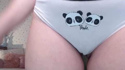 Snapshot of little_pearl_ chatting on 10/11/25, 05:17 Adaline online show from 10/11/25, 05:17