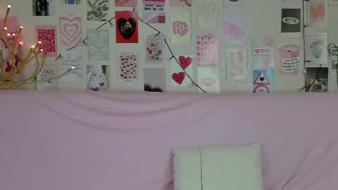 Snapshot of little_radiant_sun chatting on 07/05/26, 07:37 Kriss online show from 07/05/26, 07:37