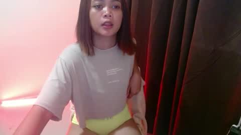 Snapshot of little_sunshine18 chatting on 05/05/26, 05:43 shine online show from 05/05/26, 05:43
