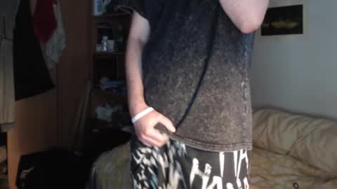 littlealien7 online show from 10/16/25, 09:27