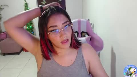 Snapshot of littleangelx_m chatting on 01/07/25, 02:53 Daniela online show from 01/07/25, 02:53