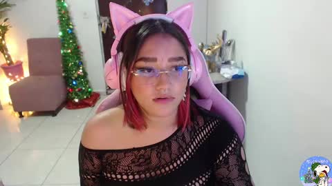 Snapshot of littleangelx_m chatting on 01/09/25, 04:19 Daniela online show from 01/09/25, 04:19