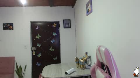 Snapshot of littleangelx_m chatting on 02/05/25, 01:15 Daniela online show from 02/05/25, 01:15