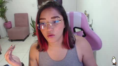 Snapshot of littleangelx_m chatting on 02/20/25, 10:48 Daniela online show from 02/20/25, 10:48