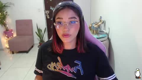 Snapshot of littleangelx_m chatting on 02/21/25, 11:21 Daniela online show from 02/21/25, 11:21