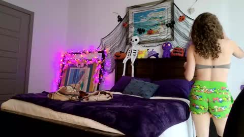 littledeathtrap online show from 10/04/25, 08:40